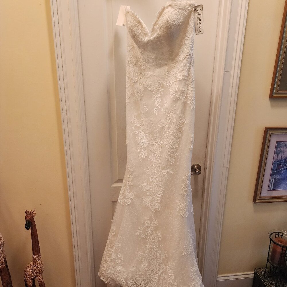 Rosa Clara  wedding gown lace mermaid style size 12 Ivory